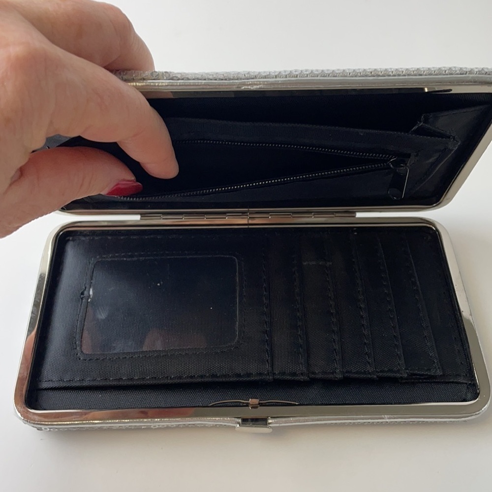 Hard Case Silver Sequin Wallet 17 x 9 x 2 cm - Picture 8 of 10